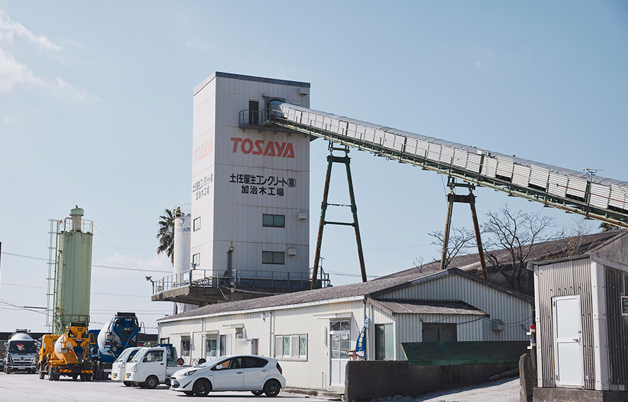 セメント資材が積まれている様子